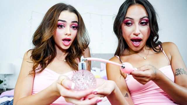 Сводный братец с крепким членом предлагает сестре и ее подруге секс втроем...